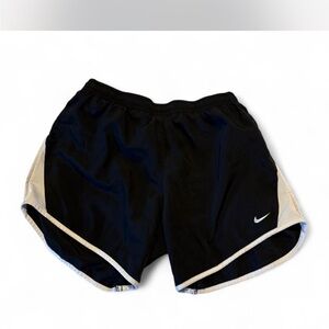 Nike black and white adjustable waist kids athletic shorts 🖤